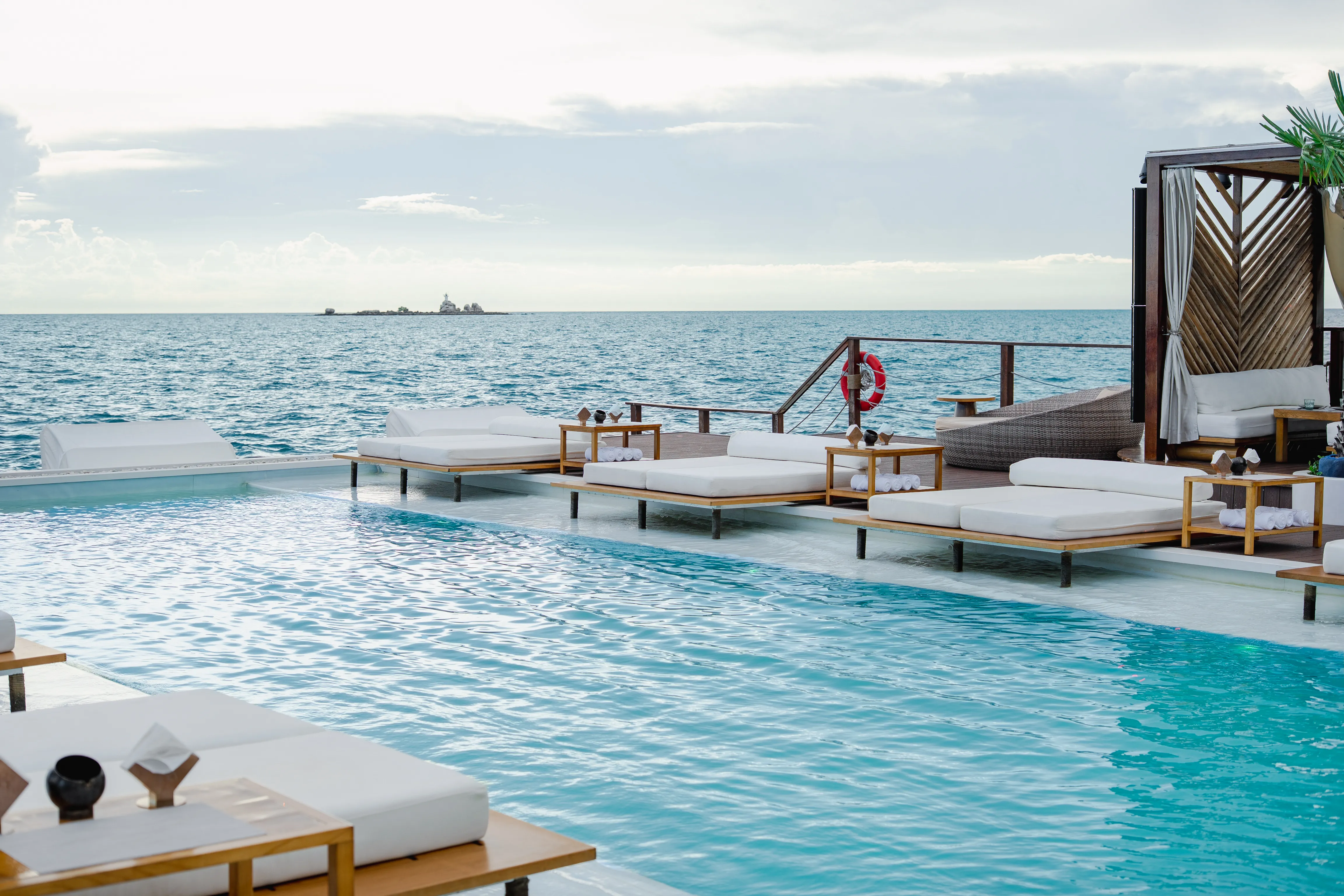 Contact Sina Pattaya reservations and concierge